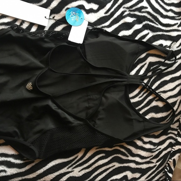 ❤️HP❤️ NWT STRAPPY ONE-PIECE - Picture 2 of 4